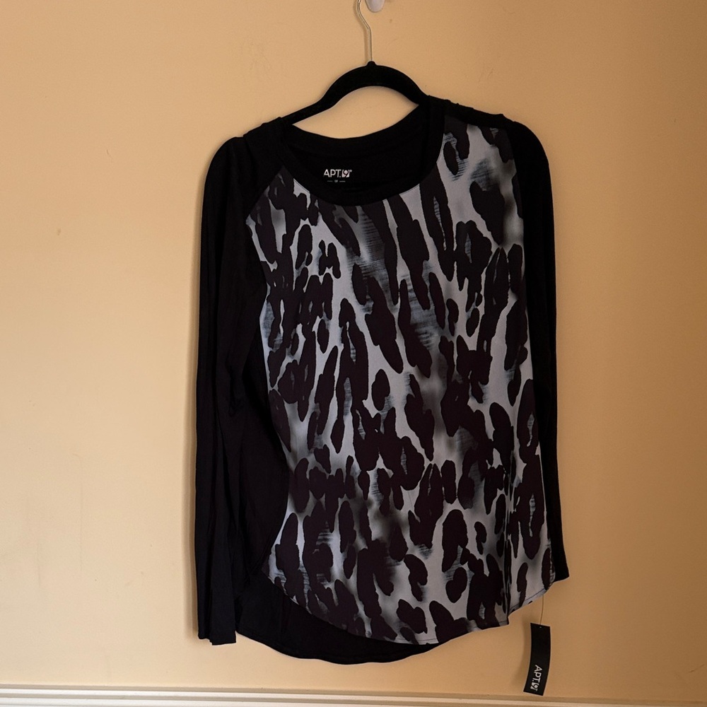 NWT - Apt. 9 Women's Black and White Long Sleeve Top